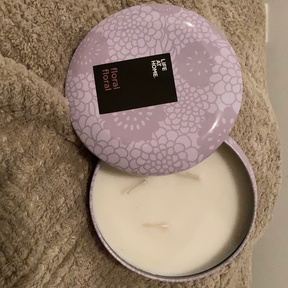 Life At Home 3 wick floral scented candle